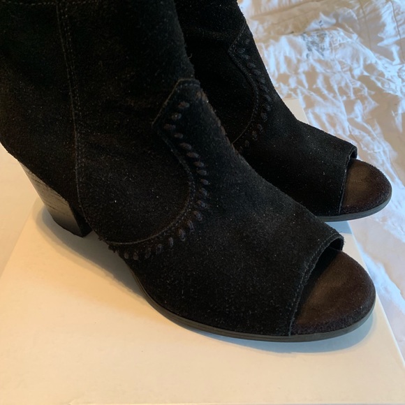 Minnetonka women’s sandal size 8. Like new!